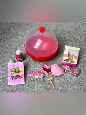 MINIVERSE brand new Valentine Heartbreak Surprise all parts included